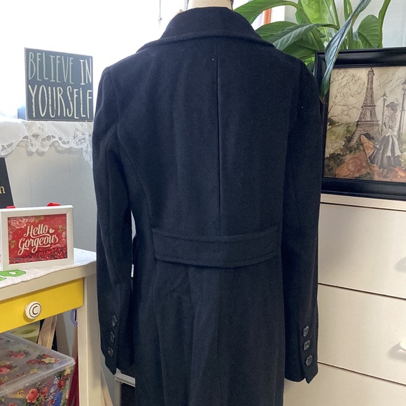 BCBG MaxAzria | long coat with 3 branded button closure. Two front flap pockets. - Picture 7 of 8